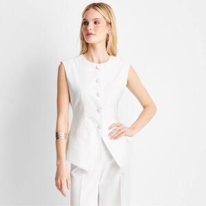 Chic White Sleeveless Pantsuit
